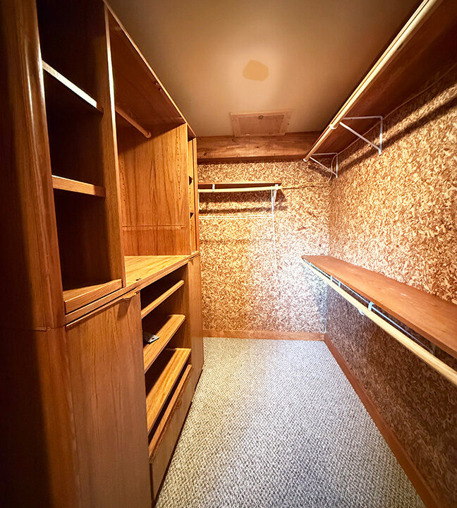 25b-Walk-in Cedar Closet